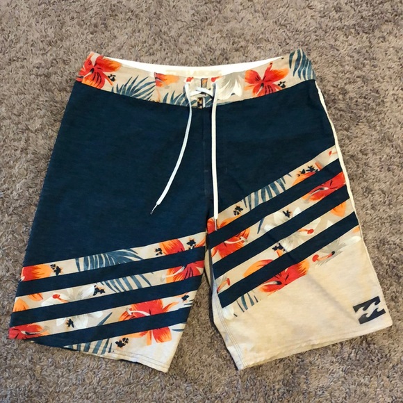 Billabong Board Shorts - Picture 1 of 2
